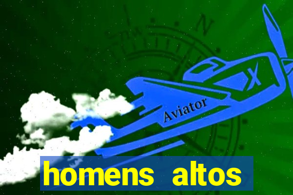 homens altos sarados pelados